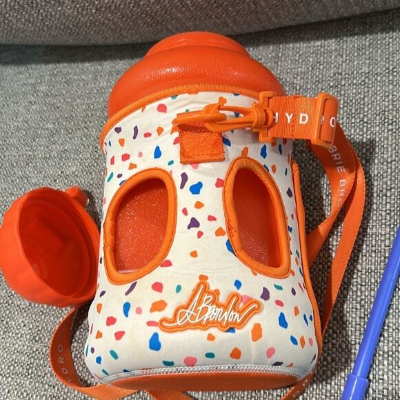 Like new Hydrojug water bottle - orange with carrying sleeve and straw - Picture 7 of 7